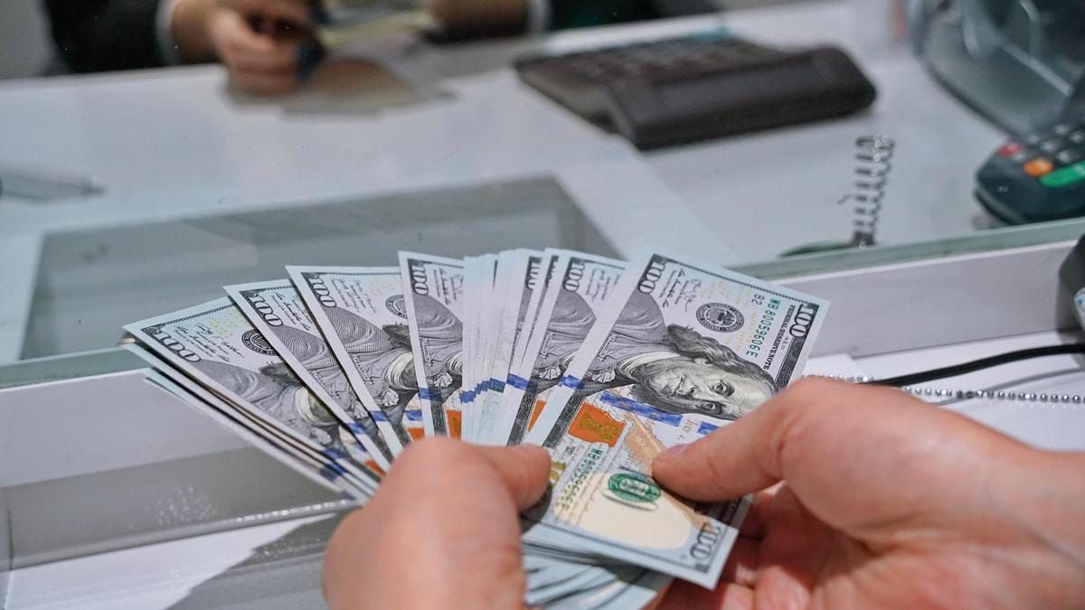 Жыл башынан бери Улуттук банк 1 млрд 472 млн доллар сатты