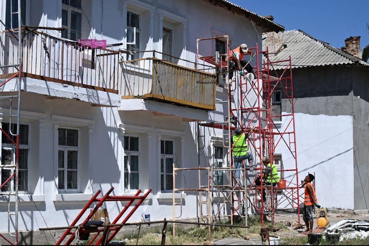 Таласта мамлекеттик мекемелердин сырткы көрүнүшү жаңыланууда