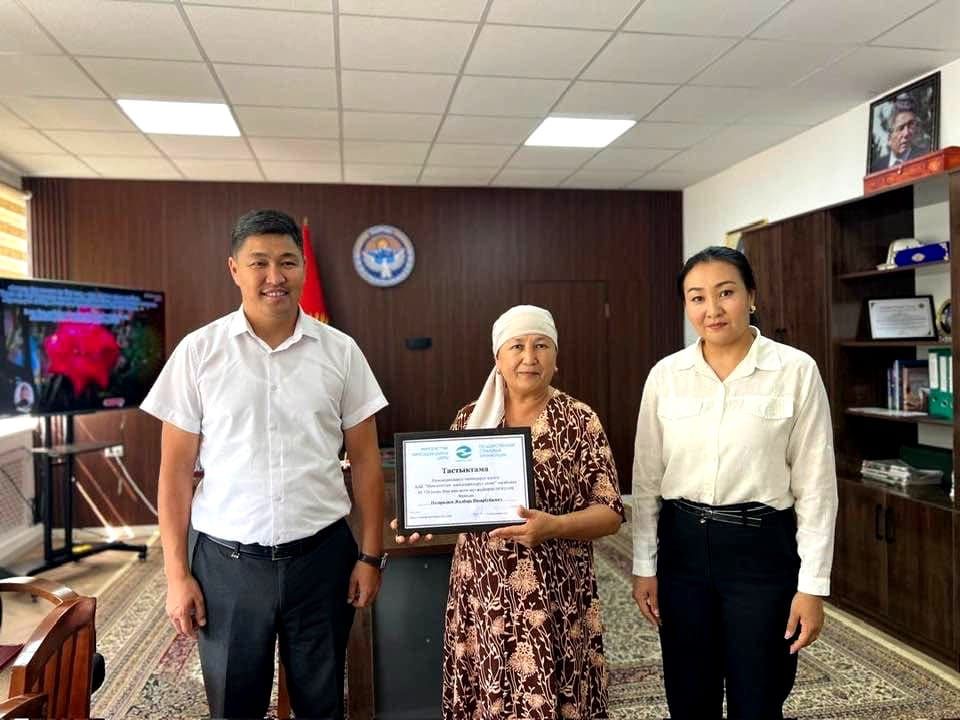 Ызар айылында өрттөн зыянга учураган үй үчүн 45 миң 728 сом берилди