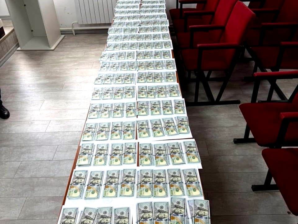 Ысык-Көлдө 30 миң доллар опузалоого шектелген эки жаран кармалды