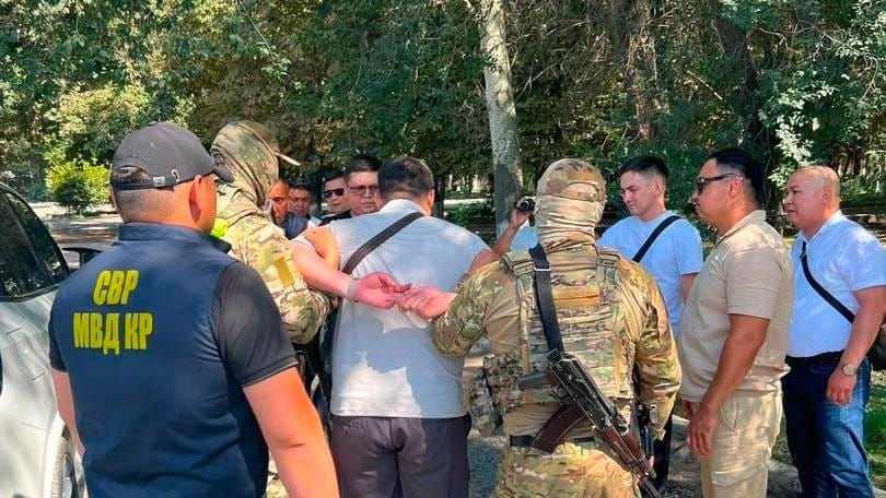 УКМКнын жасалма күбөлүгүн пайдаланып акча талап кылган адам кармалды