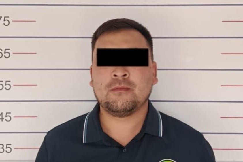 Журналист Жээнбай Каракүчүковду сабаган жаран камакка алынды