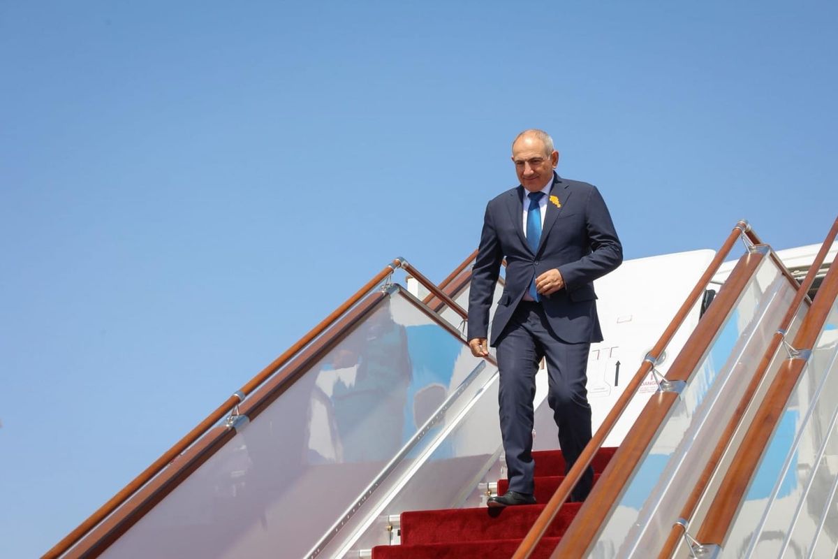 Армениянын премьер-министри Никол Пашинян Кыргызстанга келди