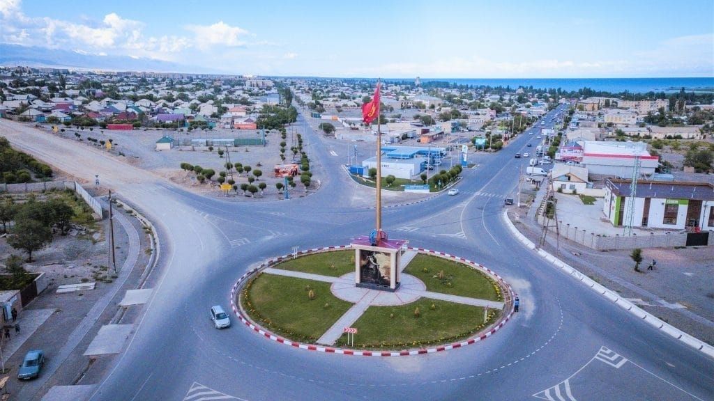 Балыкчы шаарындагы айланма жолго тосмолор орнотулду