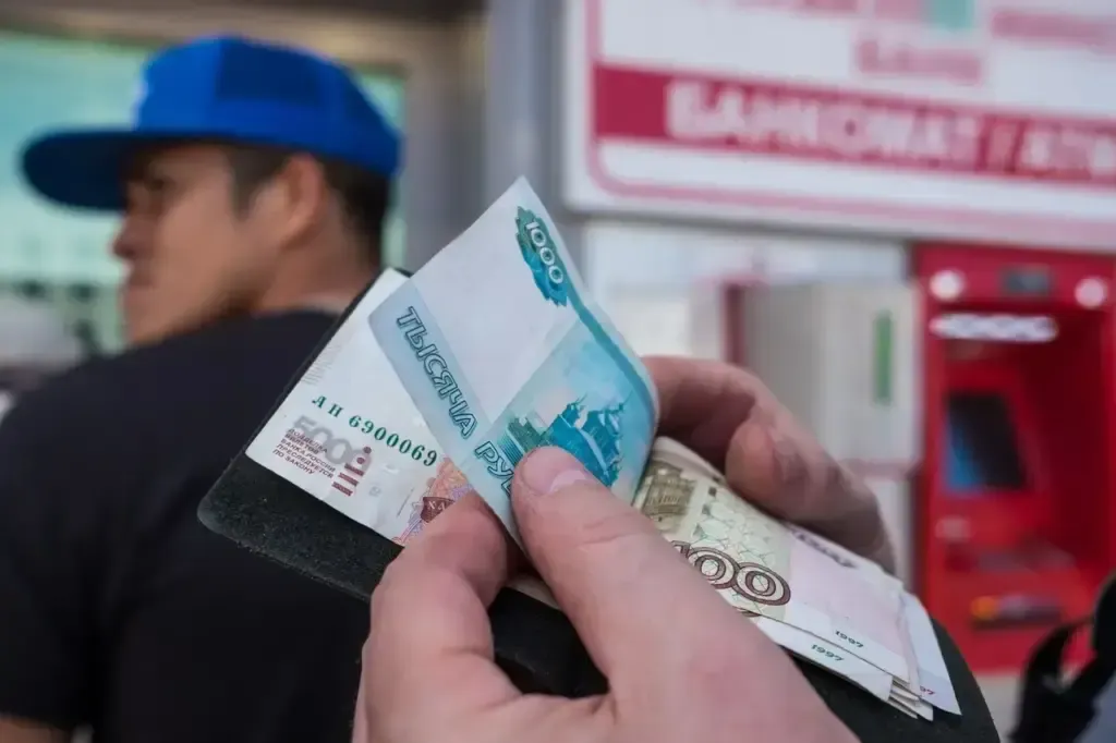 Кыргызстанга келген акча которуулар былтыркы жылга салыштырмалуу азайууда