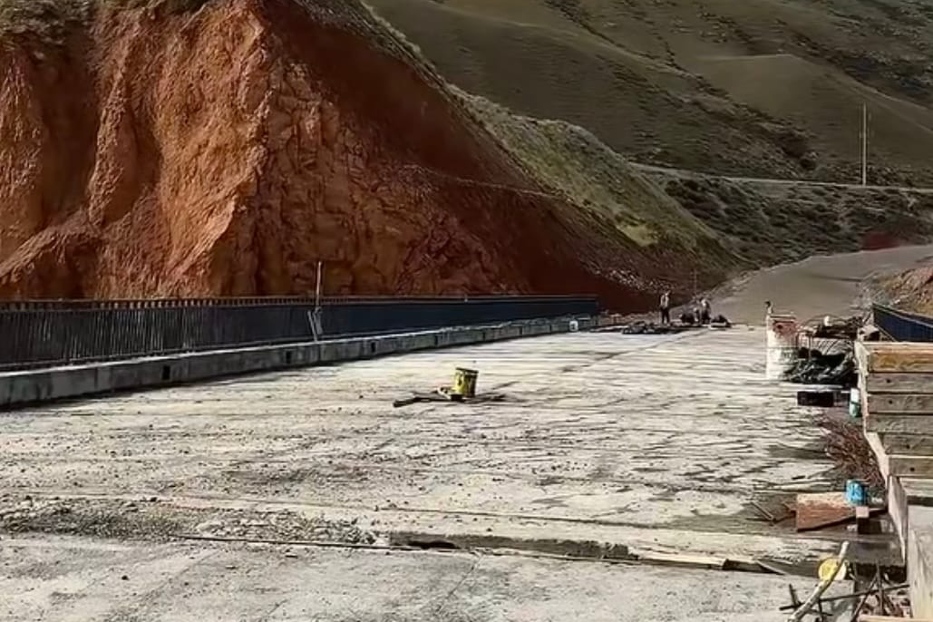 Куланак ГЭСинин курулушуна байланыштуу жаңы көпүрө салынууда