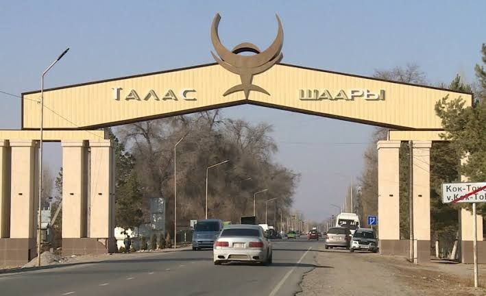 Таластык ишкерлерге жарнаманы мамлекеттик тилде жайгаштыруу боюнча көрсөтмө берилди