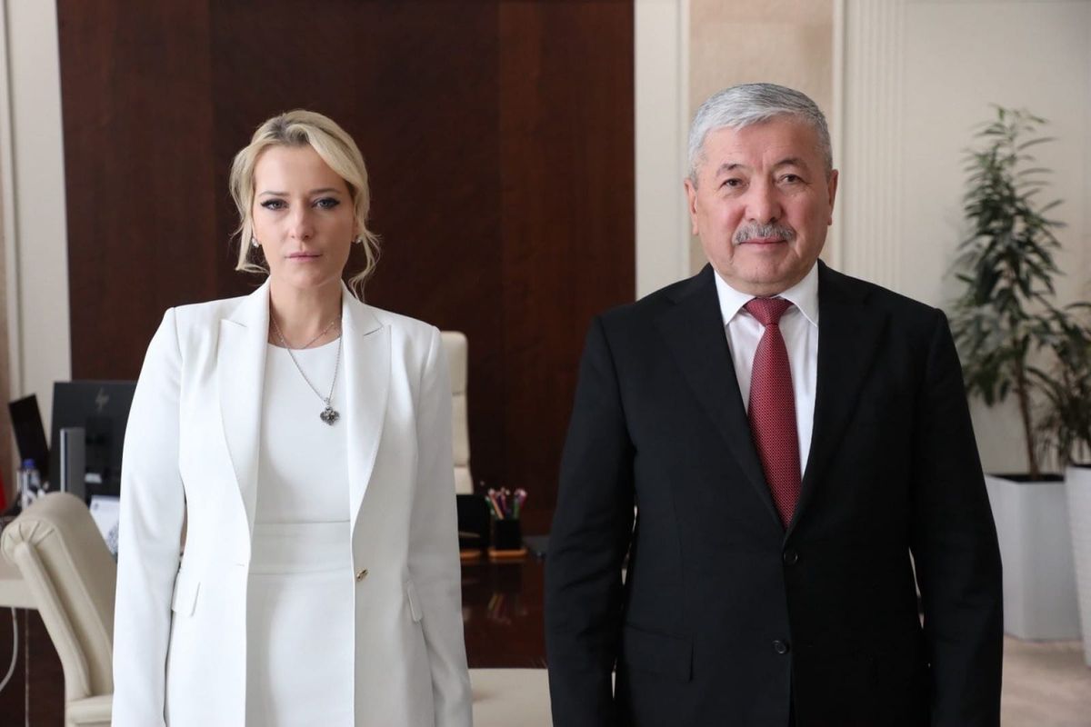 Адылбек Касымалиев Орусиянын Адам укуктары боюнча өкүлү Яна Лантратова менен жолугушту