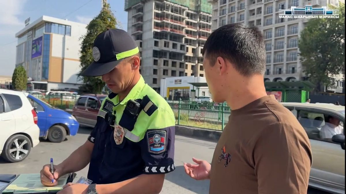 Манас шаарында аялдамаларга токтотулган унааларга рейд өттү