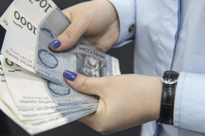 Өлкөдө айлык акы 55 миң 79 сомду түздү