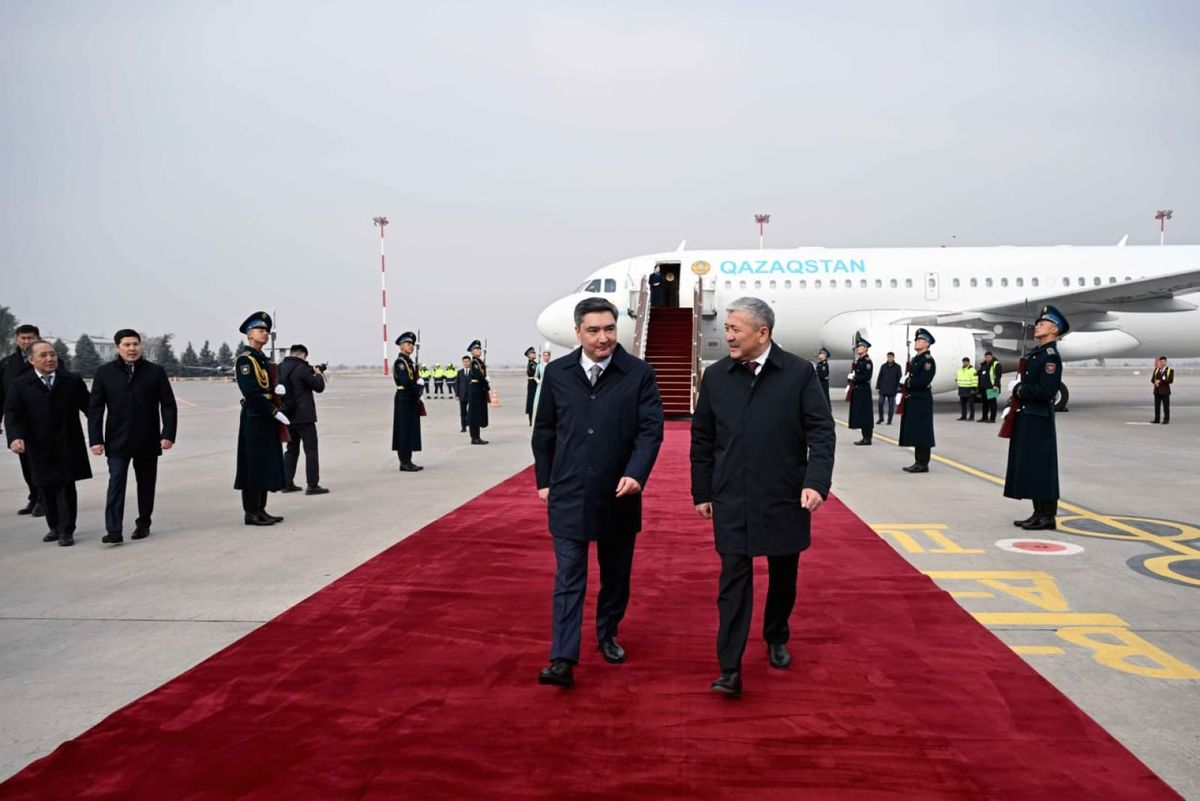 Казакстандын премьер-министри Кыргызстанга келди