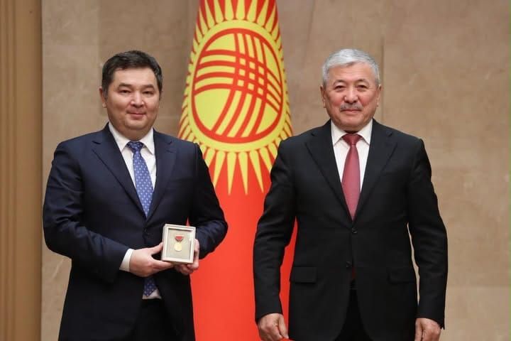 Экономика министрлигинин кызматкерлерине МинКабдын сыйлыктары берилди