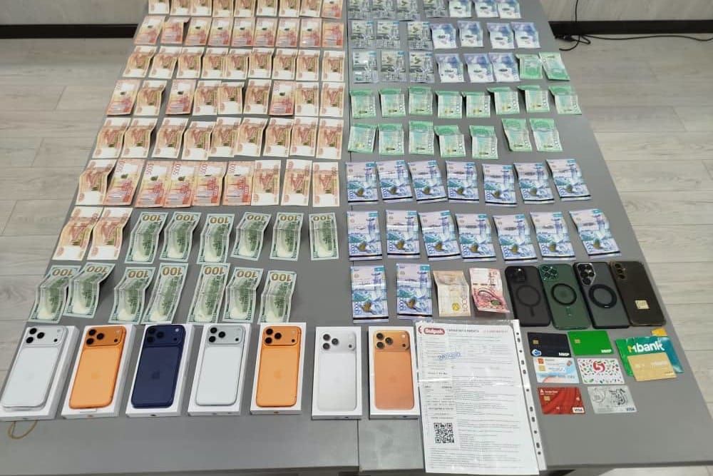 50 миң сомго жасалма iPhone саткан жаран кармалды