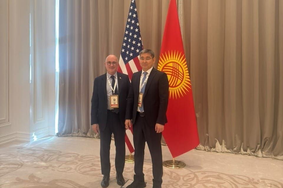 Кыргызстан менен АКШ саламаттык сактоо тармагында  кызматташтыкты бекемдөөдө