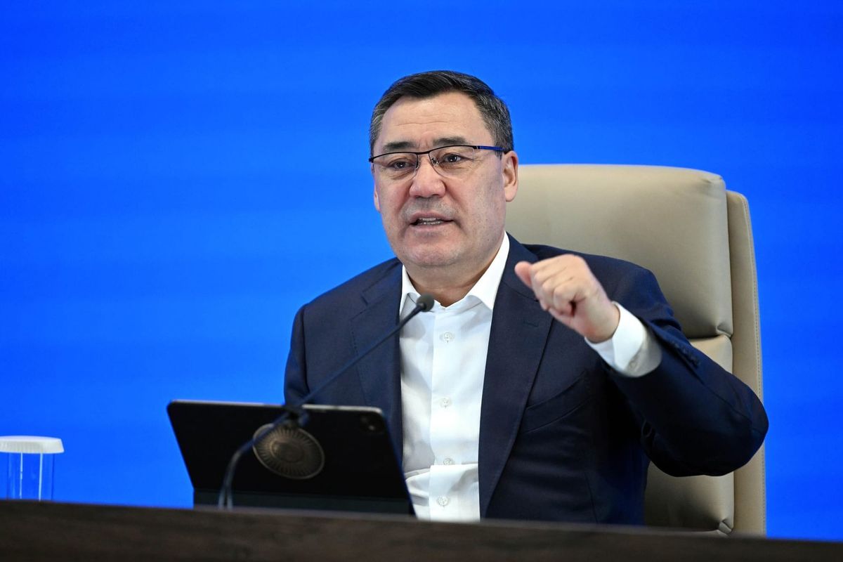 Президент Сузактын тургундарынын көйгөйлөрүн укту