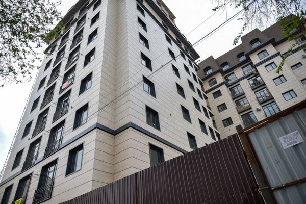 Бишкекте көп кабаттуу үйдү курууда одоно мыйзам бузуулар аныкталды