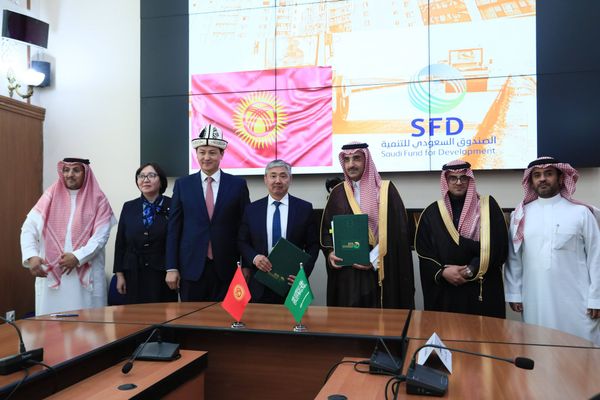 Кыргызстан Сауд өнүктүрүү фонду менен $130 млн түзгөн эки кредиттик макулдашууга кол койду