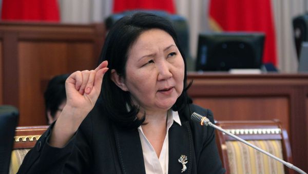 Кыргызстандын мамлекеттик бюджети консолидацияга, кирешелердин кыскаруусуна жана башка коркунучтарга кантип туруштук бере алат? Элмира Ибраимова менен маек