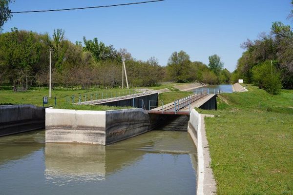 Кыргызстанда 423.5 км чарба аралык каналдарды оӊдоолуп тазаланды