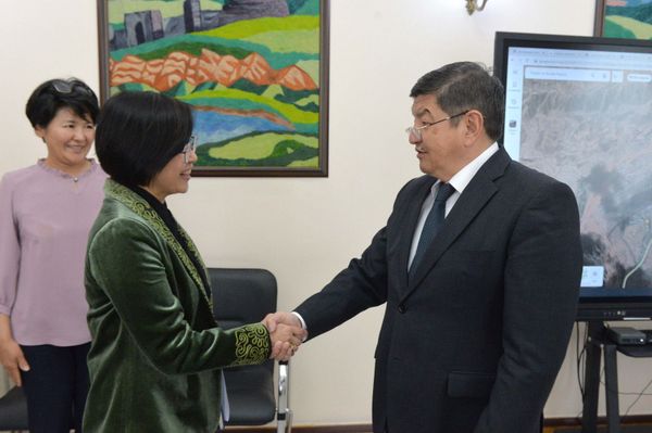 Акылбек Жапаров АӨБ директорун кабыл алды