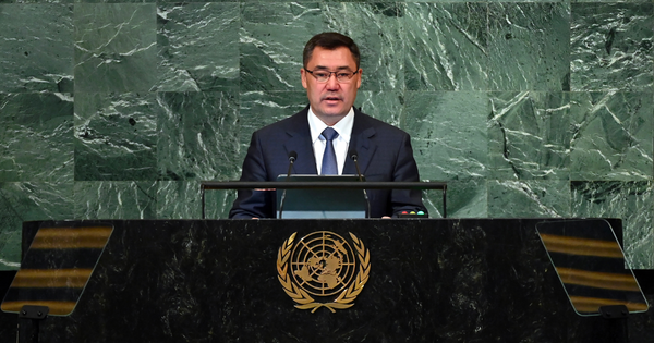 Биз тажик кошунабыз менен цивилизациялуу юридикалык жолдор менен сүйлөшүүгө даярбыз — Садыр Жапаров БУУнун Башкы Ассамблеясында сүйлөдү