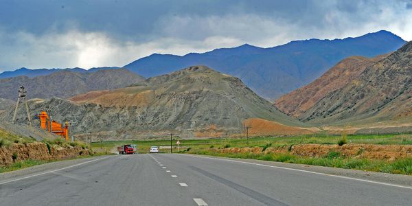 Эркечтамда жүк ташуучу унаалардан мыйзамсыз акча чогултуу аныкталды