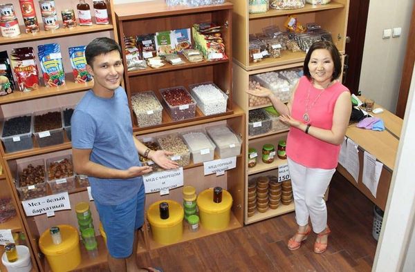 Искендер Дуйшеналиев: Москвадагы мекенин сагынган кыргызстандыктар үчүн дүкөн ачтым