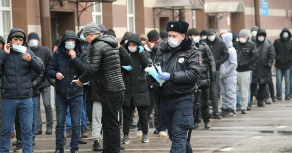 Россия калкты мобилизациялоо жана чет элдиктерди армияга тартуу үчүн мыйзамына өзгөртүүлөрдү киргизди — бул кыргызстандык мигранттарга кандай таасир этет?