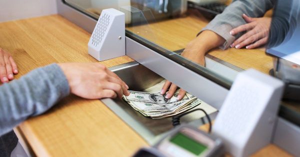 Акча алмаштыруу бюролору Кыргызстанда кандай тартипте иштейт жана аларды ким көзөмөлдөйт — Улуттук банк жооп берет