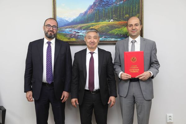 Финансы министри ЭВФтин өкүлдөрү менен жолукту