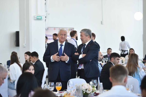 Адылбек Касымалиев Жаштар форумуна катышты