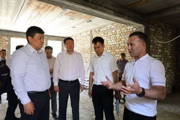 Минкаб Оштогу мектептердин курулушун текшерди