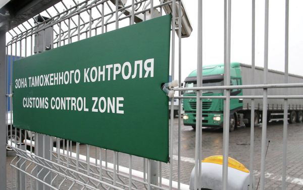 «Таможня дает добро» - Акылбек Жапаров бажычылар ай сайын 8.1 млрд сом чогултканын мактады