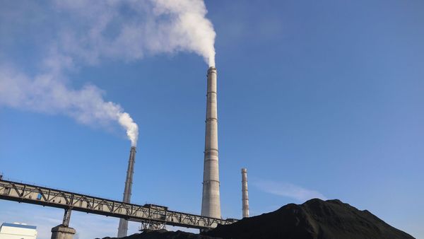 Казакстандын «Инновациялык Гефест» Бишкектин ЖЭБине 3.2 миң тонна көмүр жеткирди