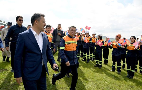 Садыр Жапаров Монголиянын «Эрдэнэт» тоо кендерин жаңы технологиялары менен таанышты