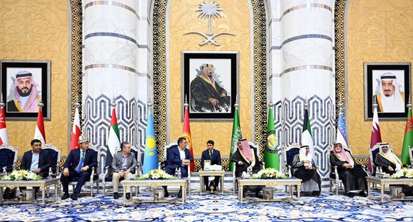 Президент Садыр Жапаров жумушчу сапар менен Жиддага келди