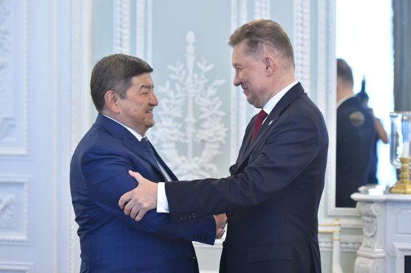 Кыргыз өкмөту «Газпром» менен социалдык долбоорлорду ишке ашырууну талкуулады