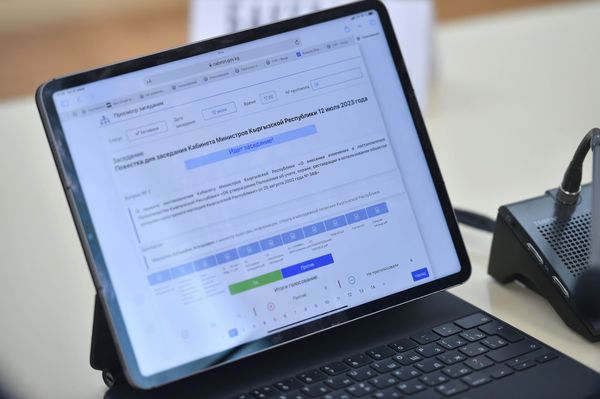 Минкабдын кезектеги жыйыны өттү – аткаминерлер 15 маселени талкуулашты