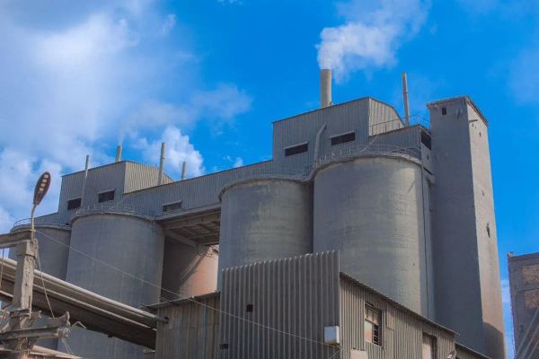 Кант цемент заводунун бардык мүлкү ЕӨБгө күрөөгө коюлат