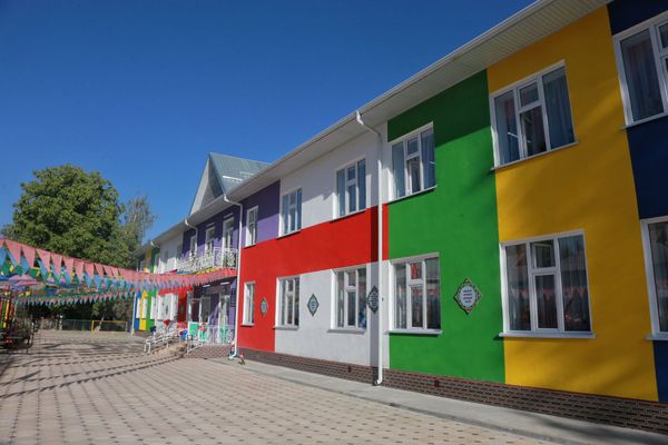 Өкмөт башчысы Оштогу жаңы ачылган бала бакчалардын ишмердүүлүгү менен таанышты