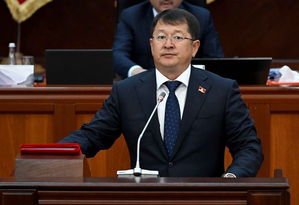 Жогорку Кеңештин жаңы депутаты Равшанбек Рысбаев ант берди – өмүрбаяны