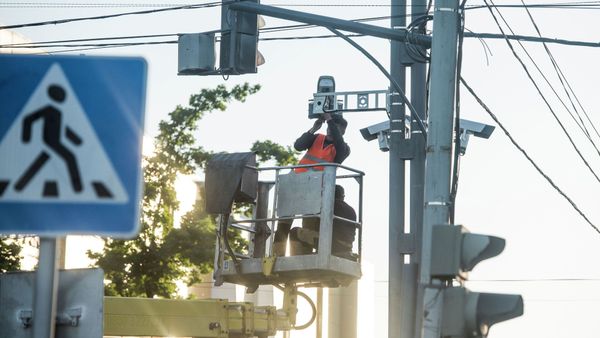 Депутаттар жол эрежесин бузгандыгы үчүн айып төлөөдө туумду алып салууну колдоду