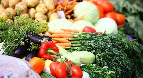 Айыл чарба товарларынын айрым түрлөрүн экспорттоого алты айга тыюу салынды