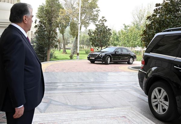 Садыр Жапаров Тажикстандын президенти Эмомали Рахмон менен жолугушту