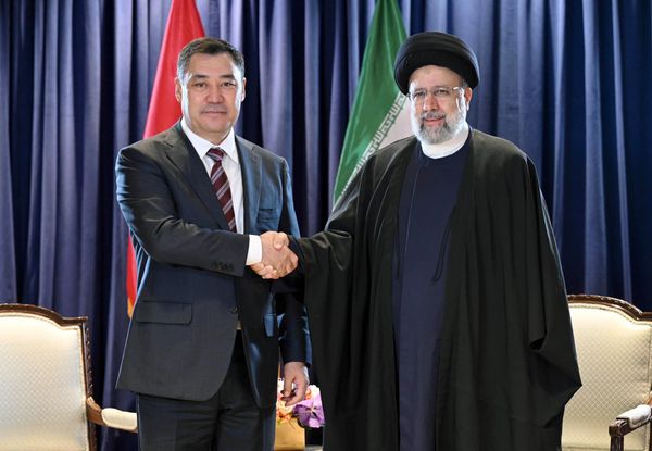 Садыр Жапаров Ирандын президенти Сейед Эбрахим Раиси менен жолугушту