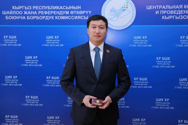 Кубанычбек Самаков Жогорку Кеңешинин депутаты катары катталды