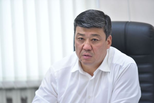 Биз эң аз дегенде беш ай бою өлкөнүн азык-түлүк коопсуздугун камсыздай алабыз — Бакыт Төрөбаев