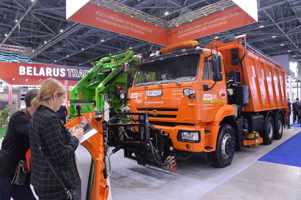 Акылбек Жапаров “Иннопром Казакстан” эл аралык өнөр жай көргөзмөсүнө катышты