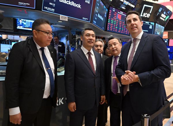 Садыр Жапаров Нью-Йорк фондулук биржасына барды – фотобаян