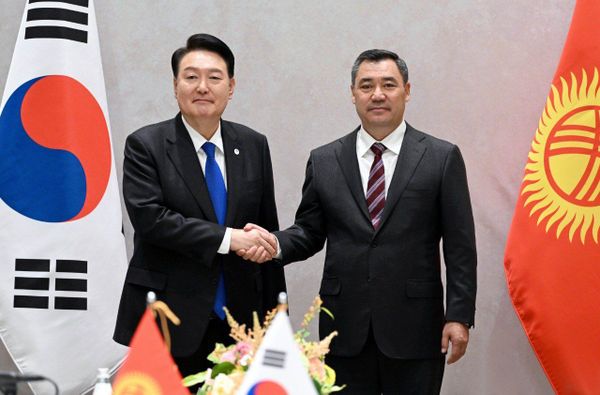 Садыр Жапаров Кореянын президенти Юн Сок Ёль менен жолугушту